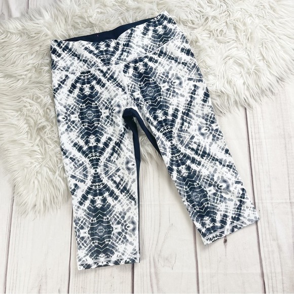 🆕 VSX Victoria’s Secret Knockout Tie-dye Tight‎ Legging Capri Size Large - Picture 2 of 5